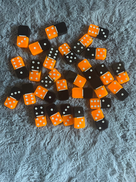 DOMINOES